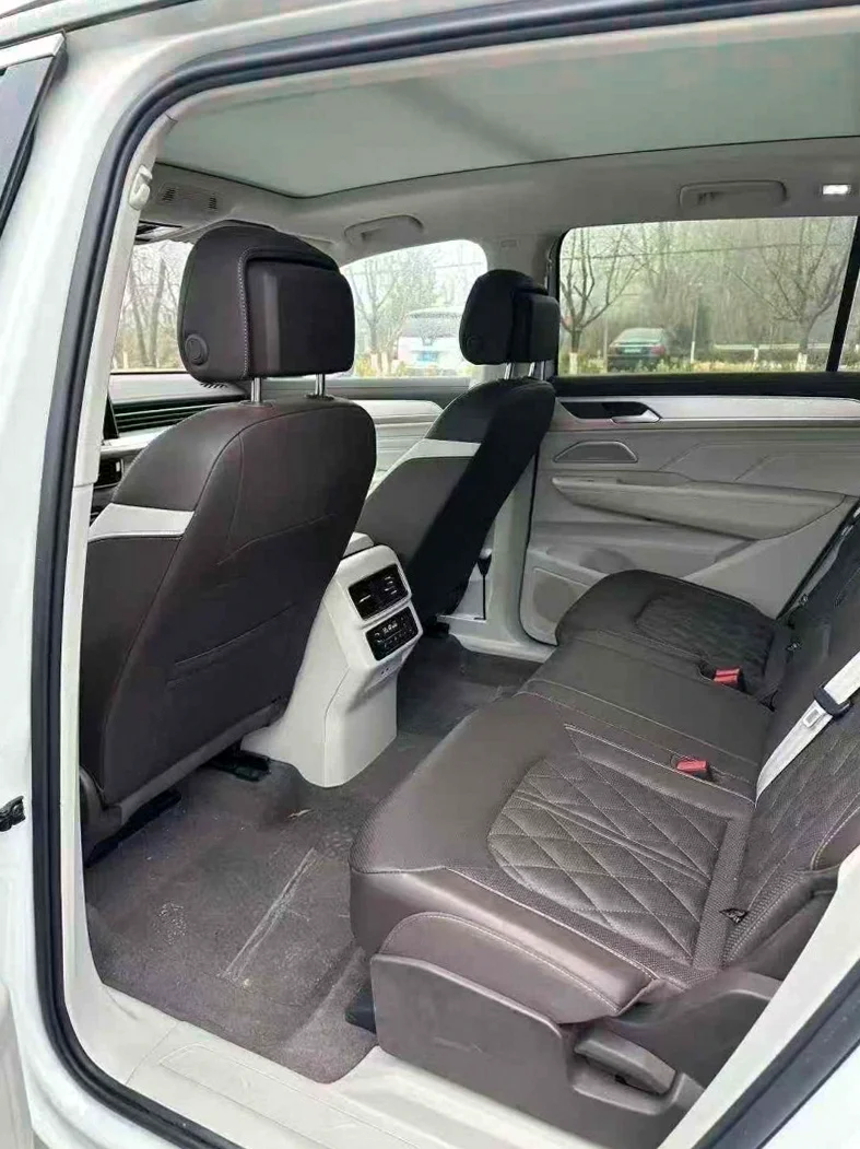 大众揽巡 后面外观二