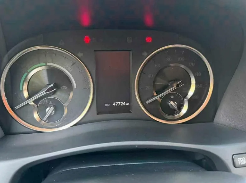 丰田威尔法 后面外观一