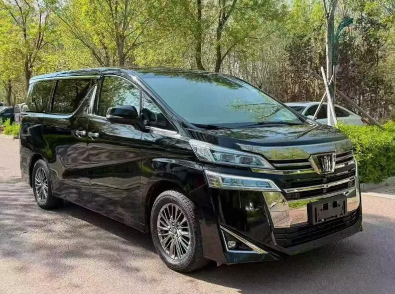 丰田威尔法 正面外观三