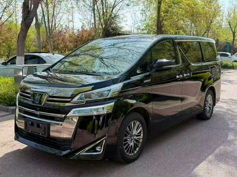 丰田威尔法 正面外观二