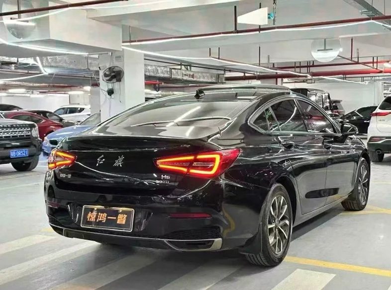 红旗H5 内饰后排