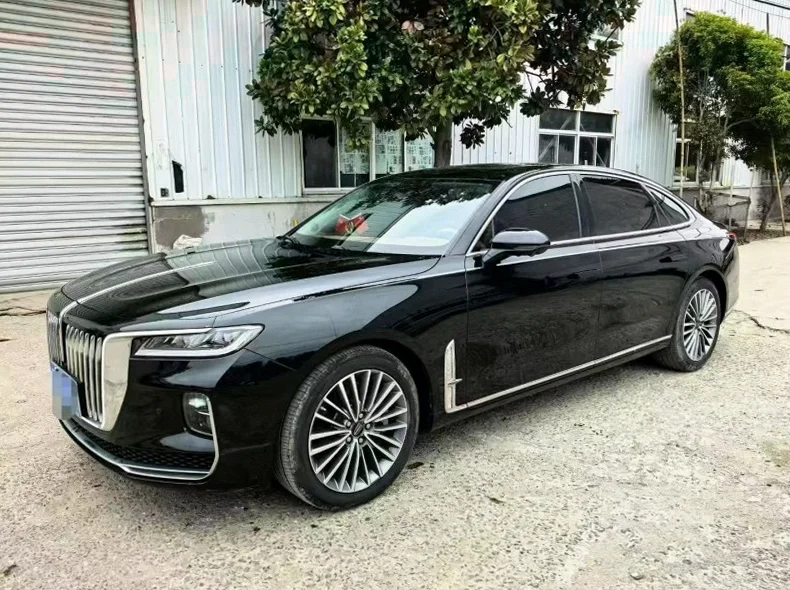 红旗H9 正面外观三