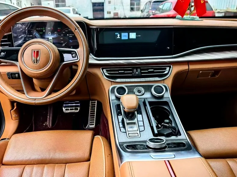 红旗H9 后面外观一