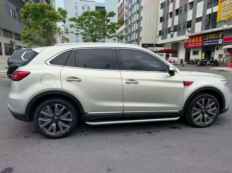 红旗HS5 内饰前排