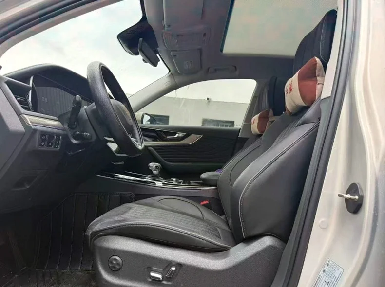 红旗HS5 后面外观一