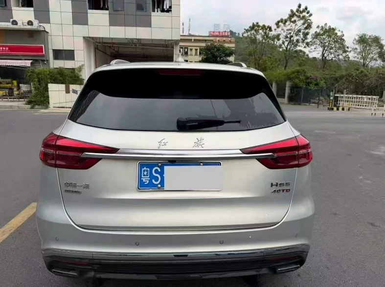 红旗HS5 驾驶室