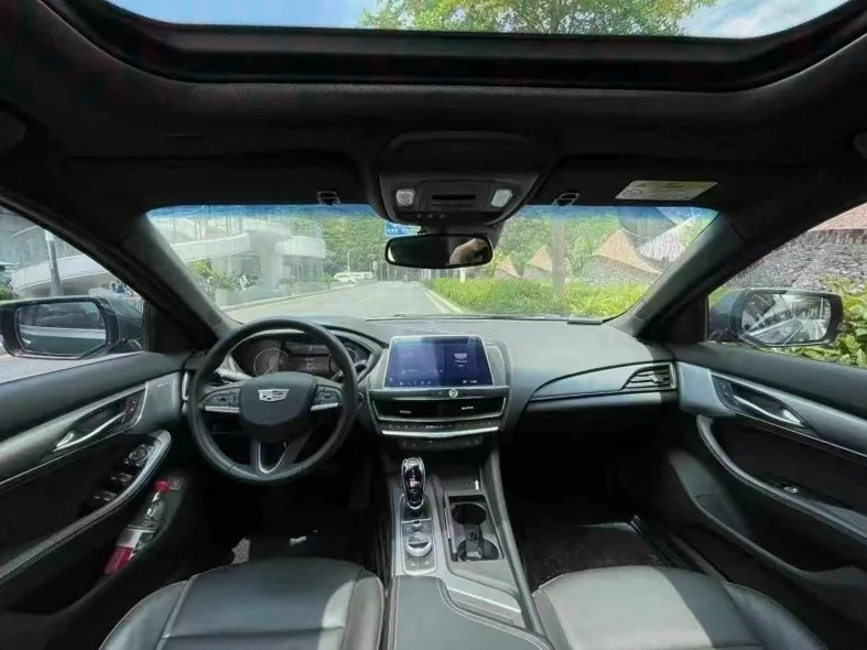 凯迪拉克CT5 后面外观一