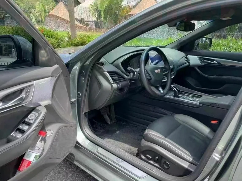 凯迪拉克CT5 后面外观三