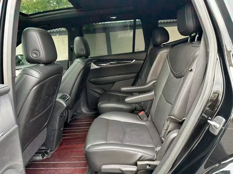 凯迪拉克XT6 后面外观一