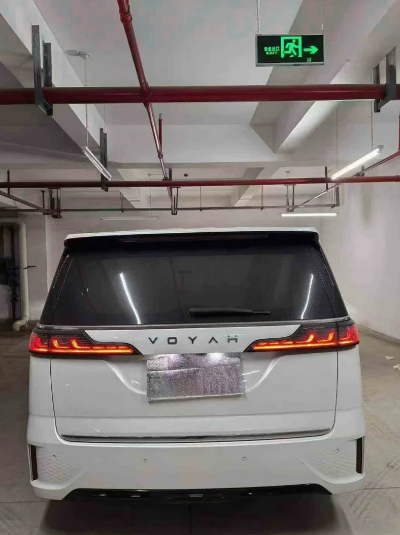 岚图汽车梦想家 驾驶室