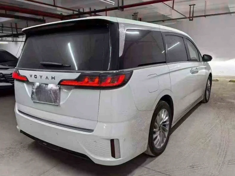 岚图汽车梦想家 内饰前排