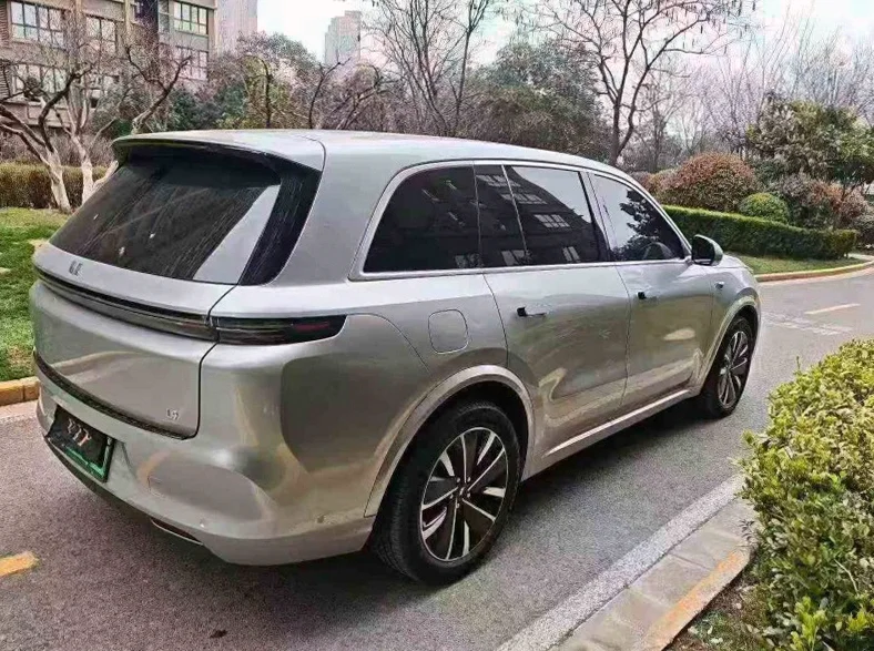 理想L8 内饰前排