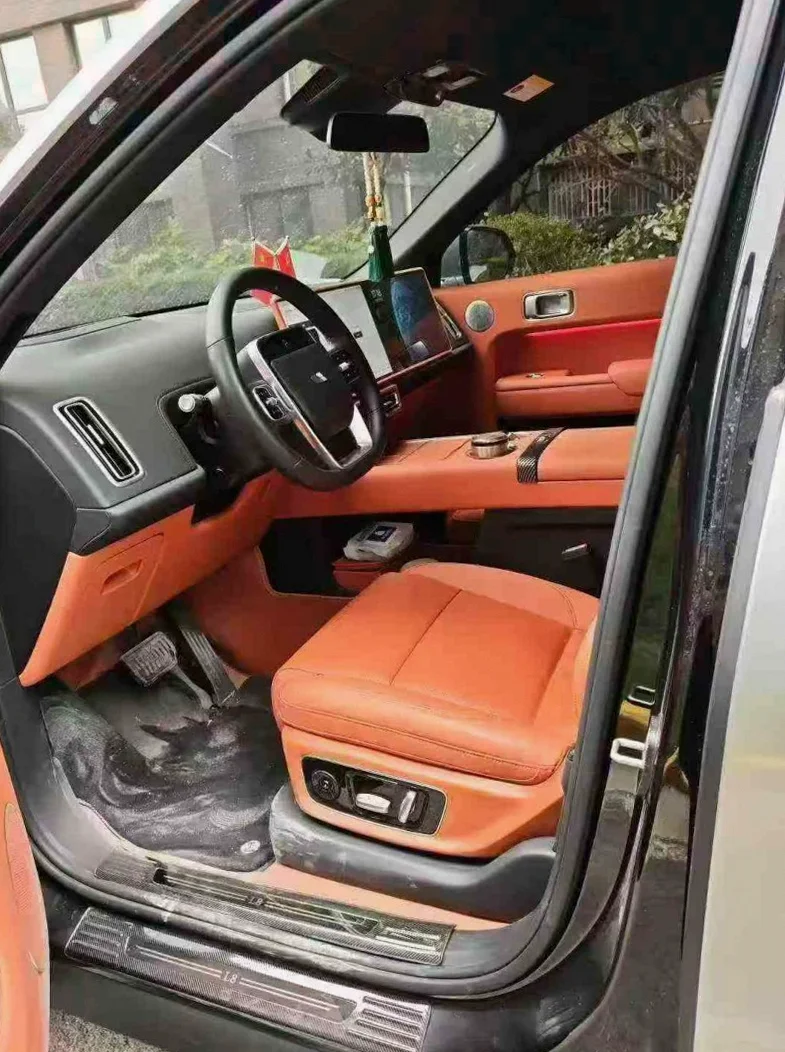 理想L8 后面外观一