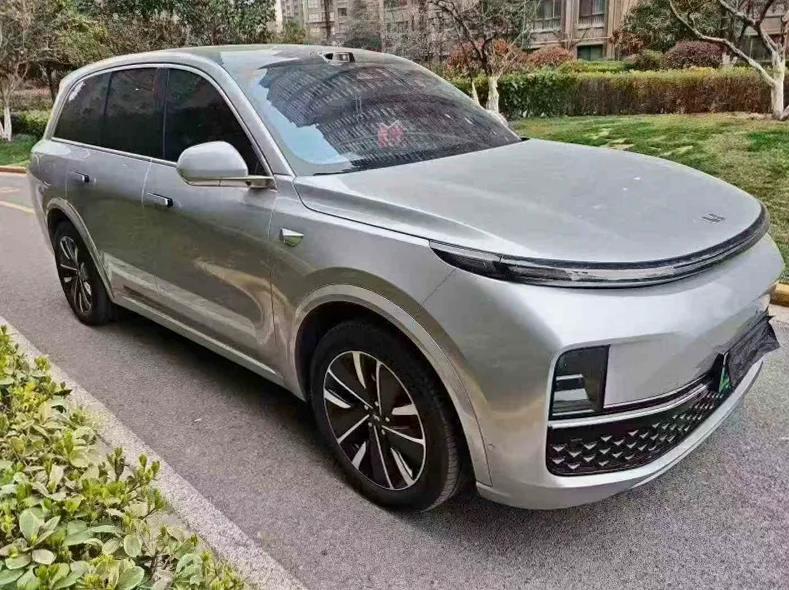 理想L8 正面外观三