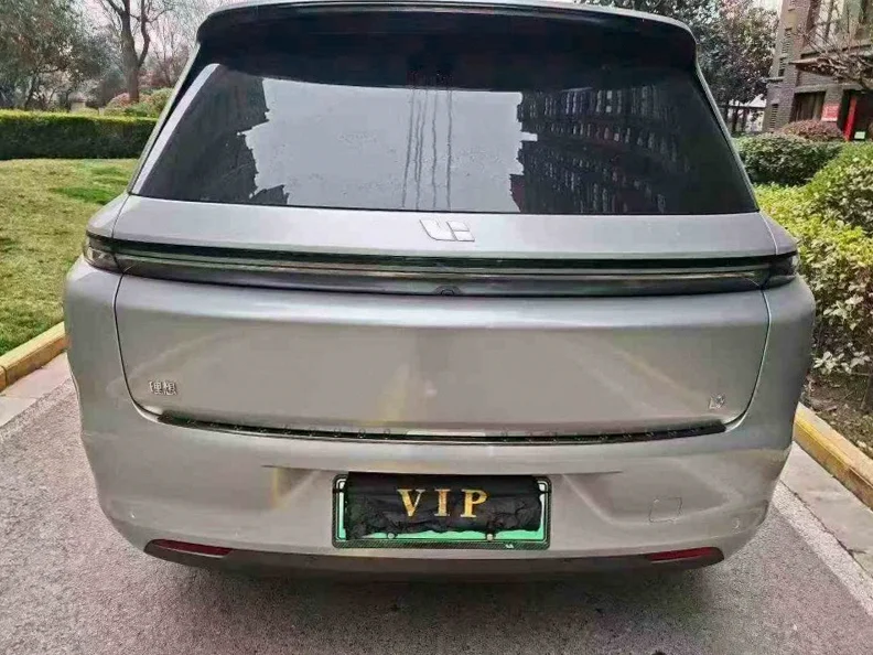 理想L8 内饰后排