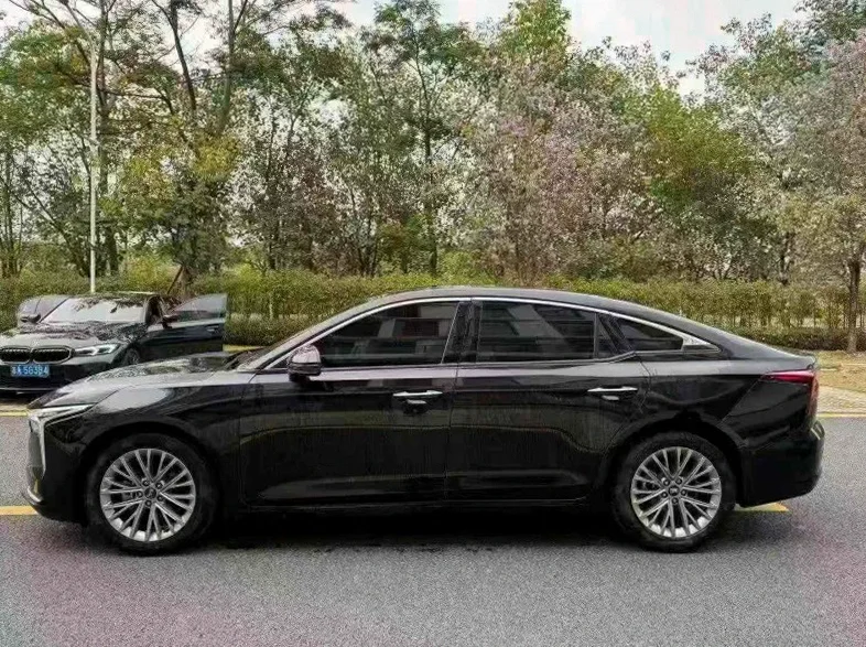 奔腾B70 内饰前排