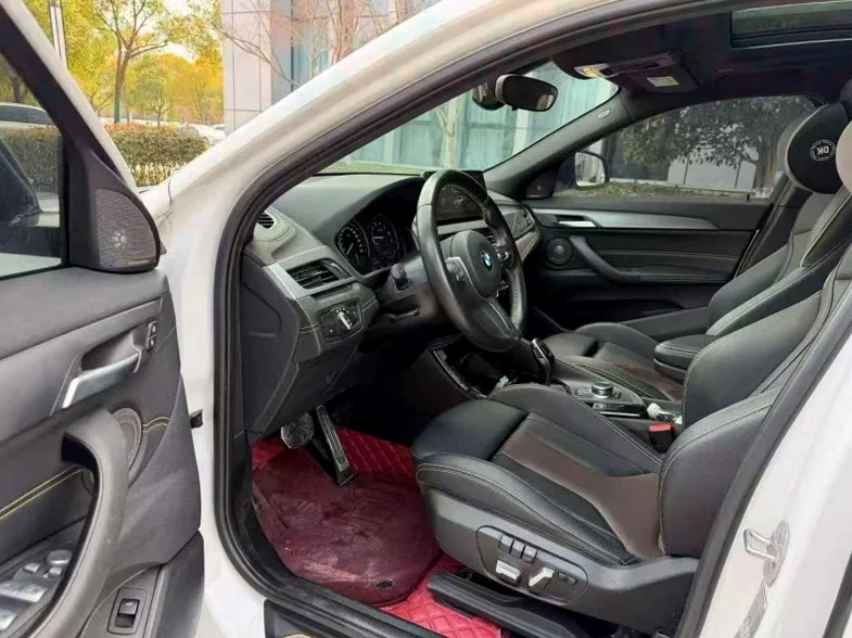 宝马X2 后面外观二