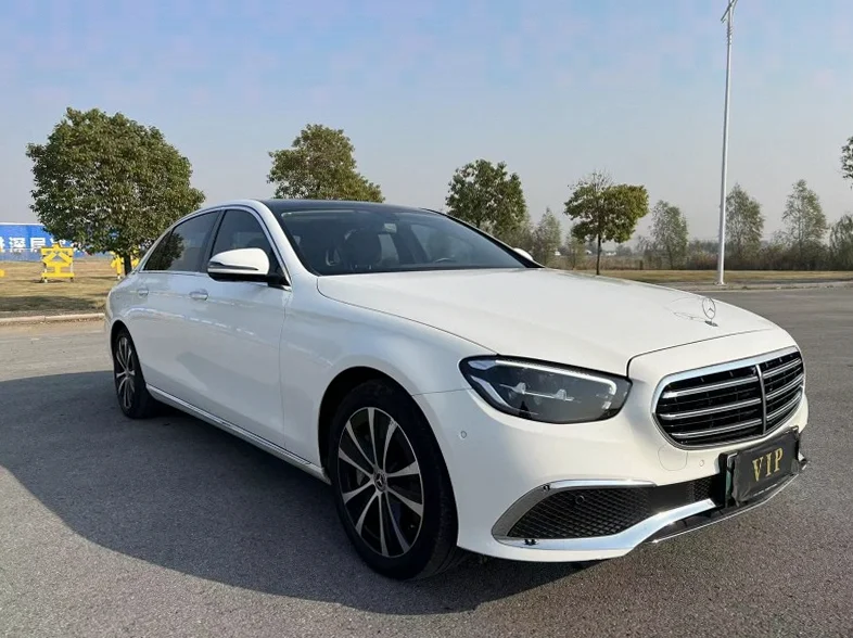奔驰E 正面外观二