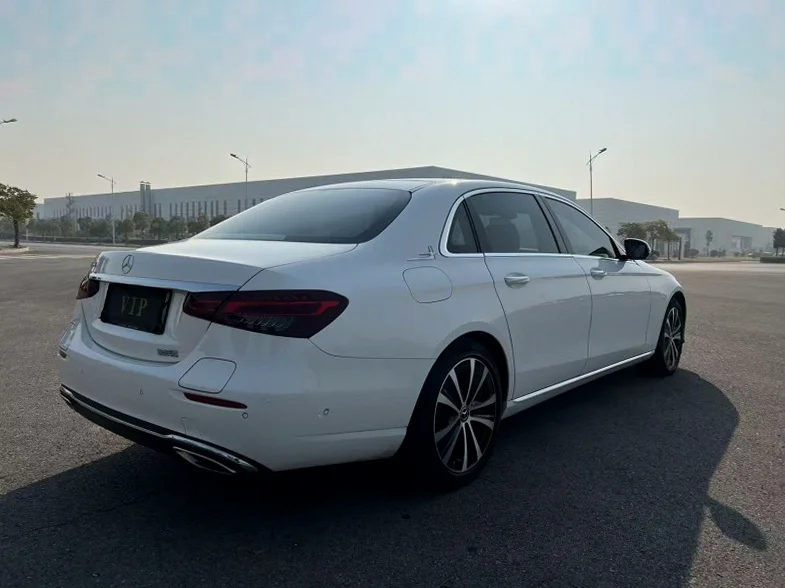 奔驰E 内饰前排