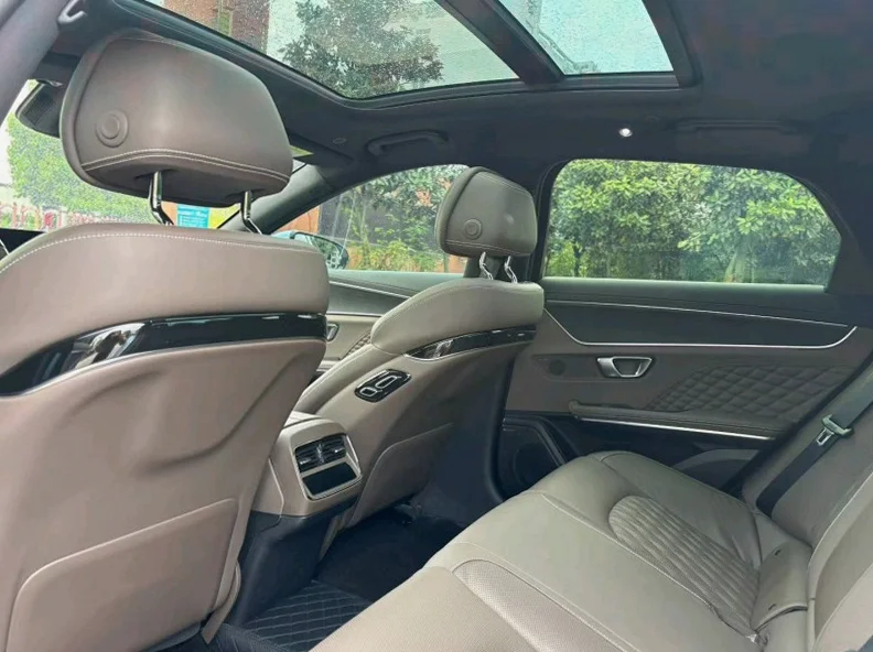 比亚迪汉 内饰前排