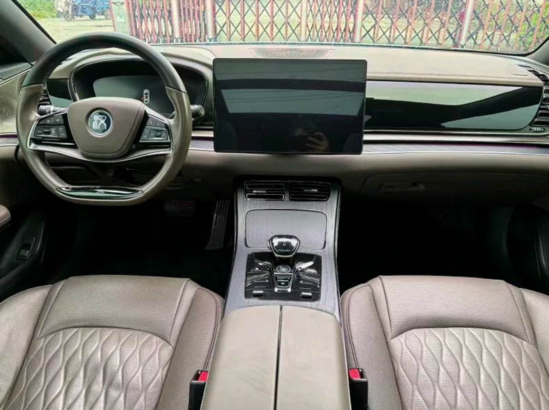 比亚迪汉 内饰后排