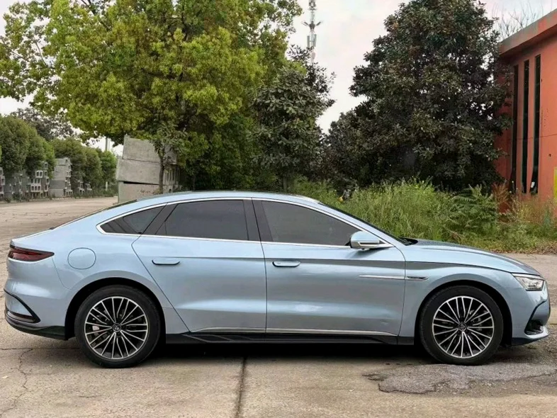 比亚迪汉 后面外观三