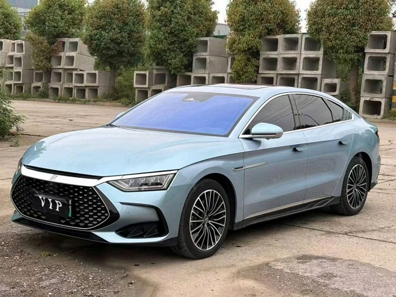 比亚迪汉 正面外观三