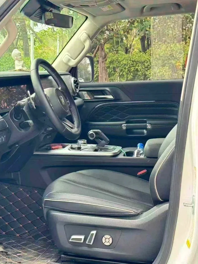 长城汽车坦克 正面外观三