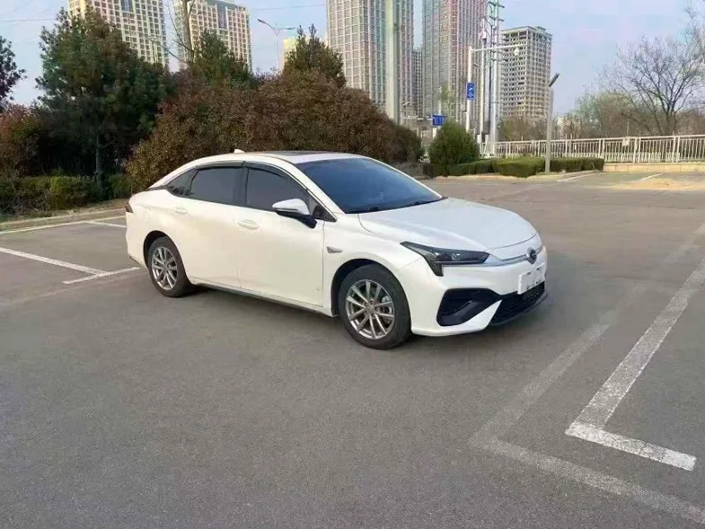 传祺埃安S 正面外观三