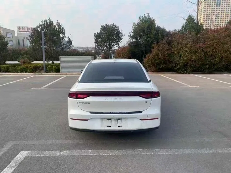 传祺埃安S 内饰前排