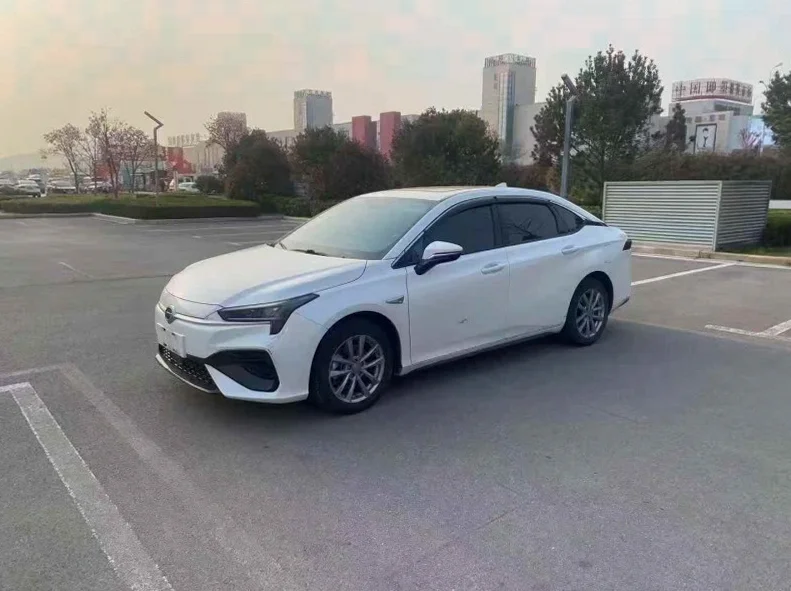 传祺埃安S 正面外观二