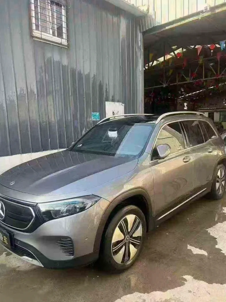 奔驰EQB 正面外观二