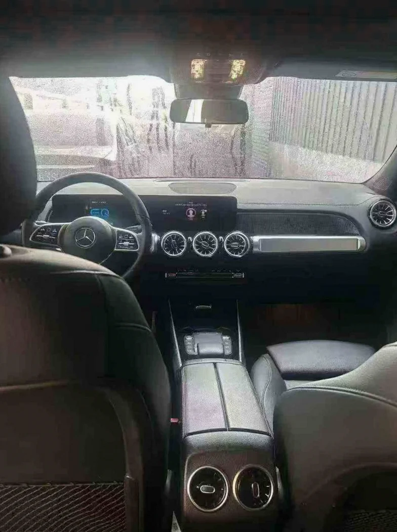 奔驰EQB 后面外观一