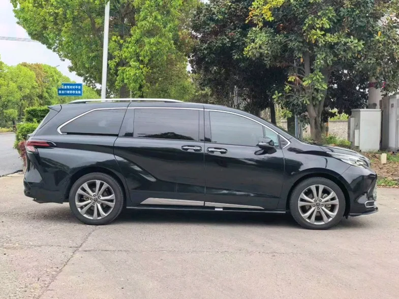 丰田塞纳 后面外观三