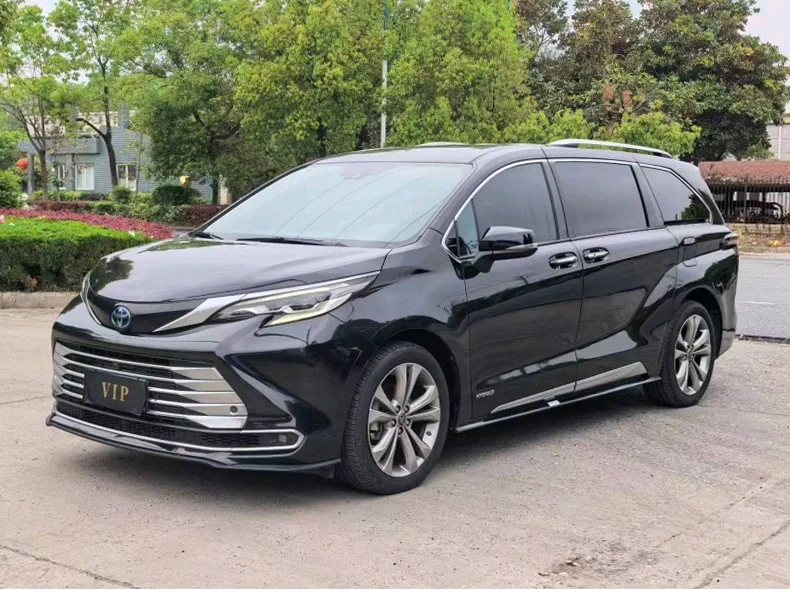 丰田塞纳 正面外观二