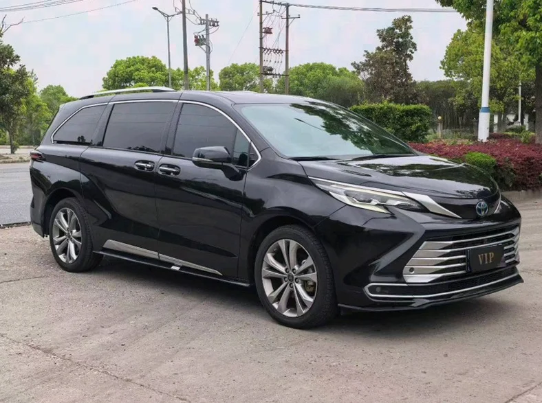 丰田塞纳 正面外观三