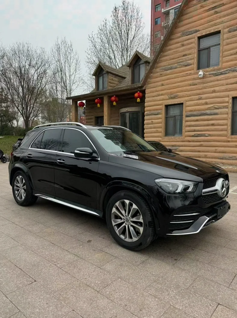 奔驰GLE 正面外观三