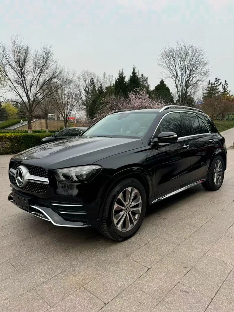 奔驰GLE 正面外观二