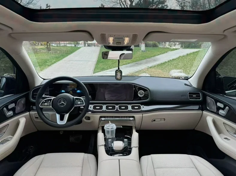 奔驰GLE 内饰后排