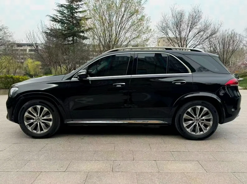 奔驰GLE 后面外观一