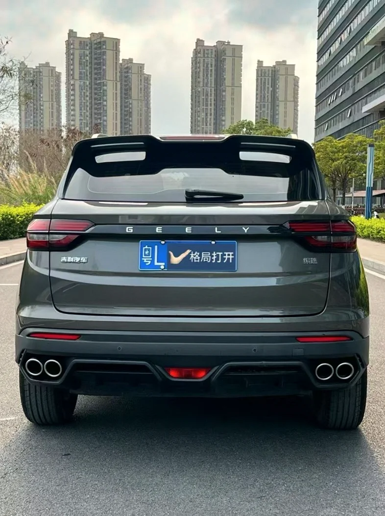 吉利缤越 驾驶室