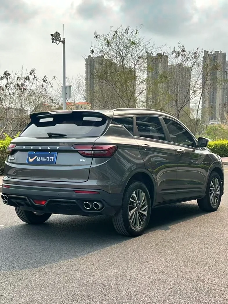 吉利缤越 内饰前排