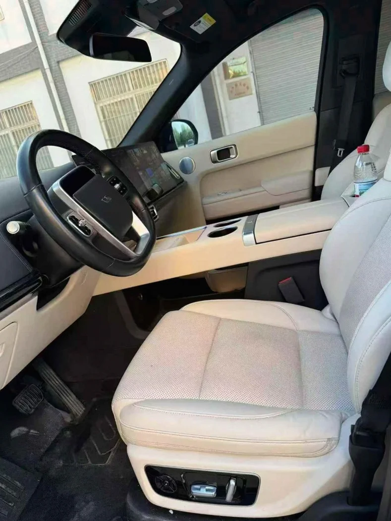 理想L9 后面外观一