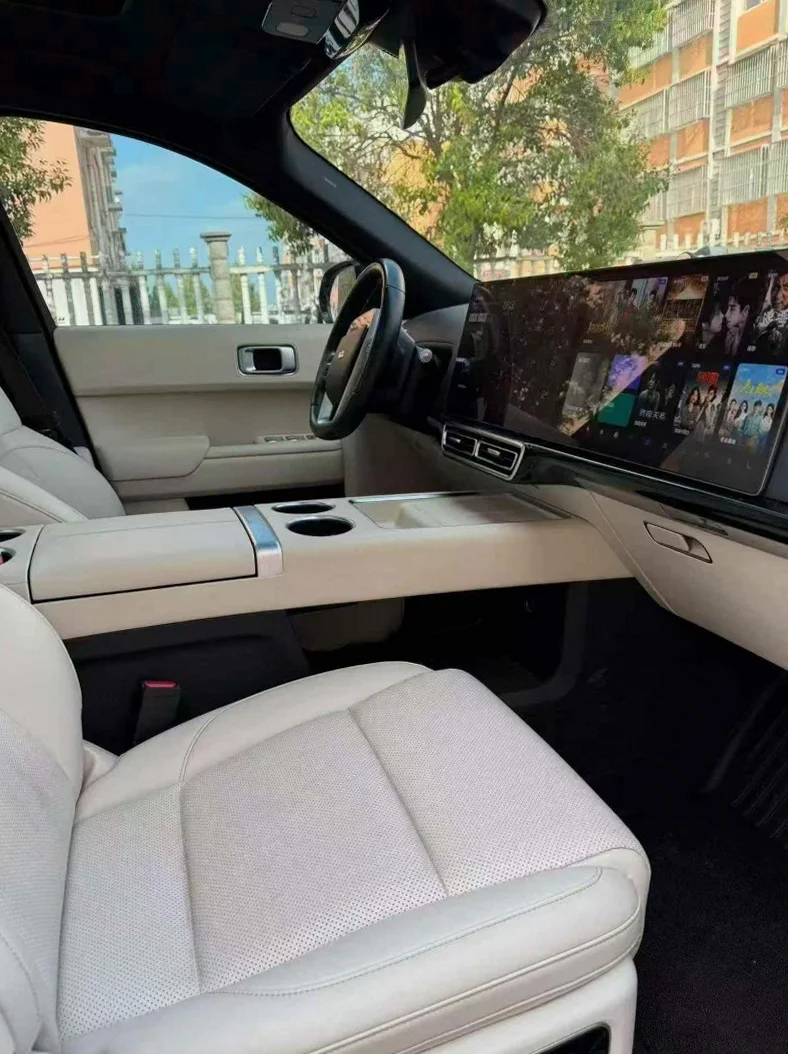 理想L9 后面外观三