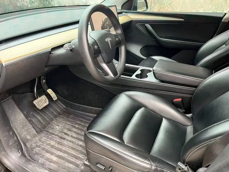 特斯拉MODEL 后面外观一