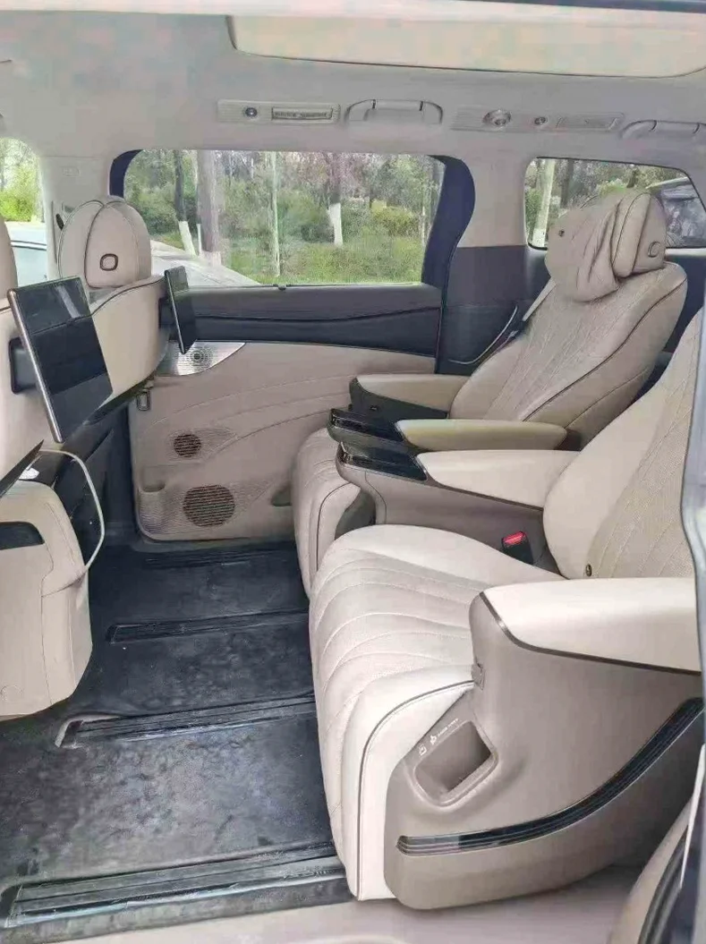 腾势D9 后面外观二