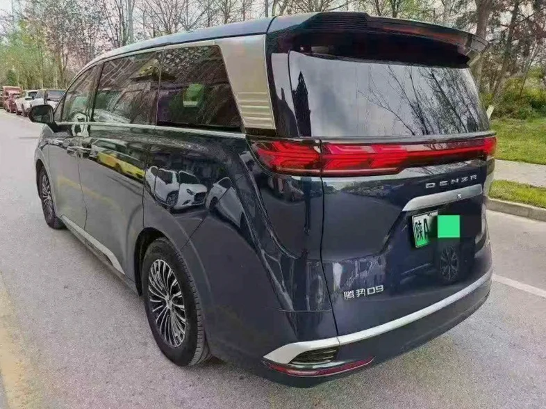 腾势D9 后面外观三