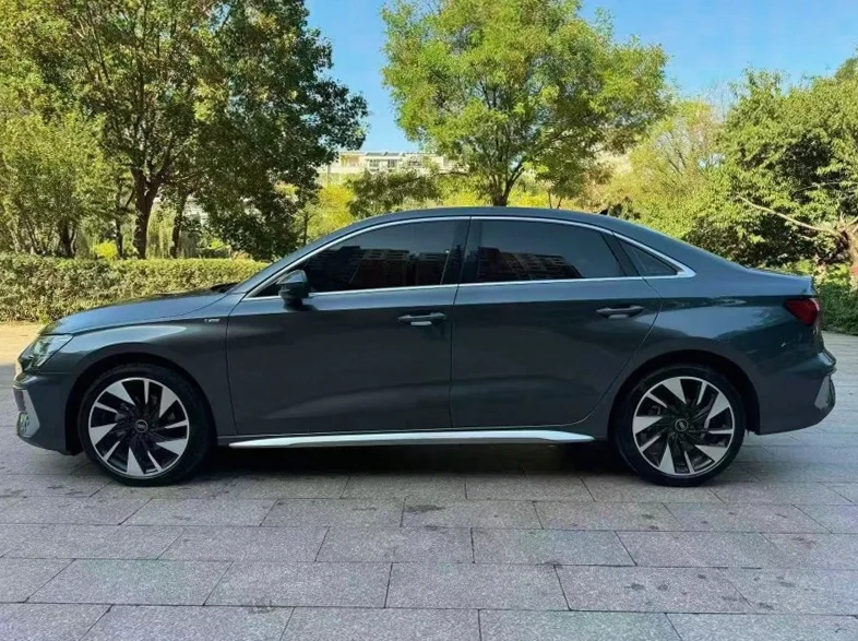 奥迪A3 后面外观一