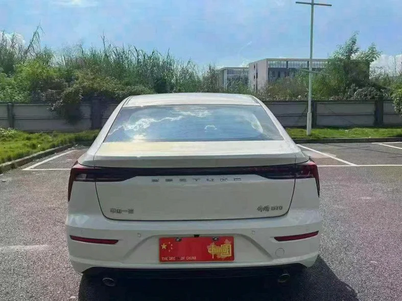 奔腾B70 内饰前排