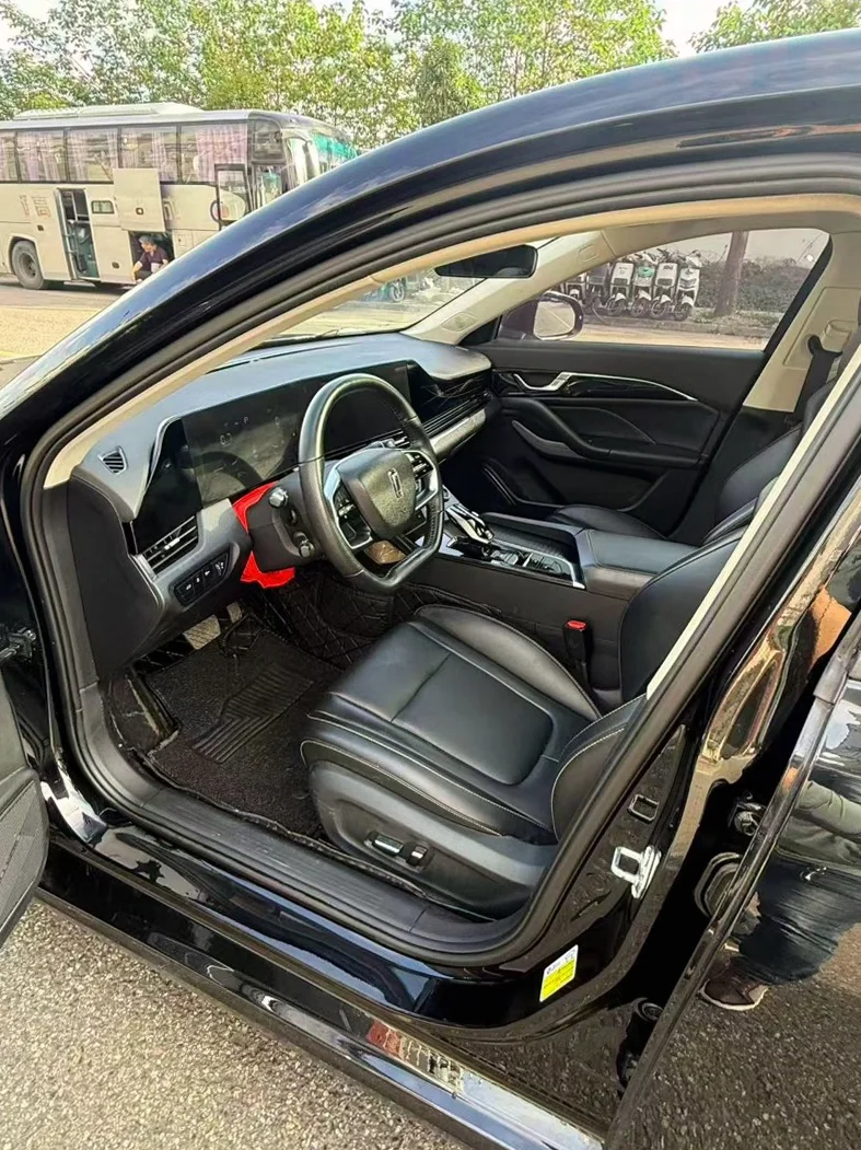 奔腾B70 内饰前排